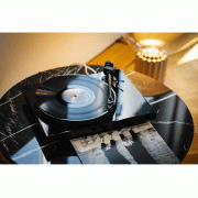   Pro-Ject Debut EVO 2 Pick It MM EVO High Gloss Black:  2